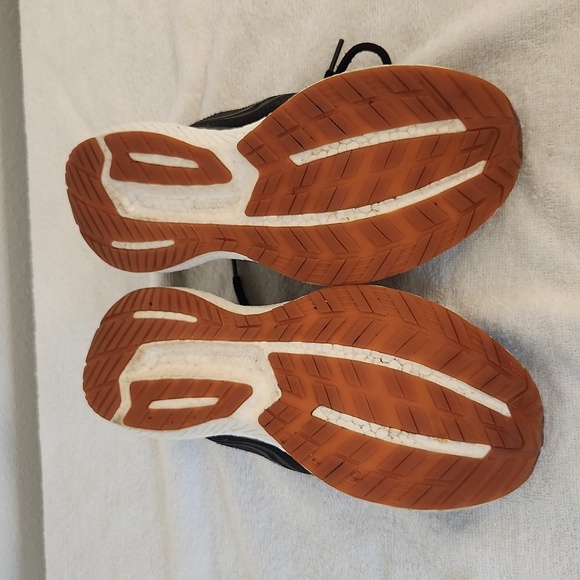 Saucony Triumph Sneakers - Picture 3 of 7